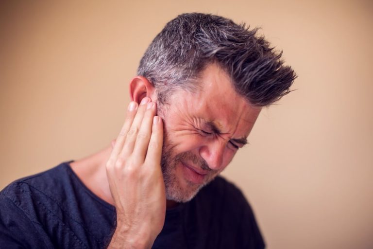 Pour vous aider à faire disparaître vos acouphènes, cet article vous présente quelques méthodes