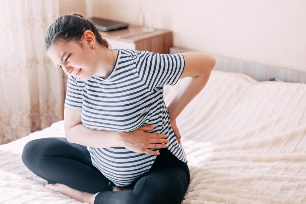 Mal de dos pendant la grossesse: comment soulager?