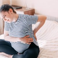 Mal de dos pendant la grossesse : comment le soulager ?